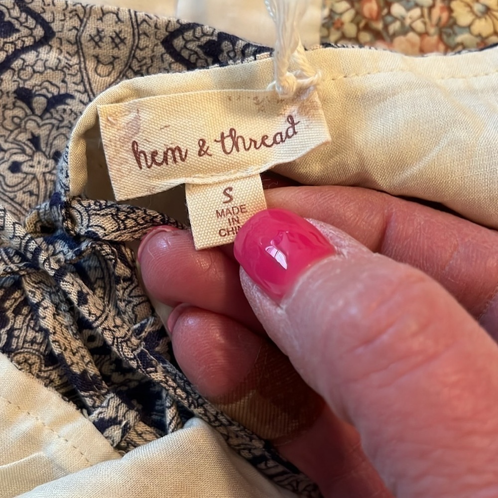 Hem & Thread Women’s Tan And Blue Paisley Jumpsuit Size Small NWT - Picture 2 of 11